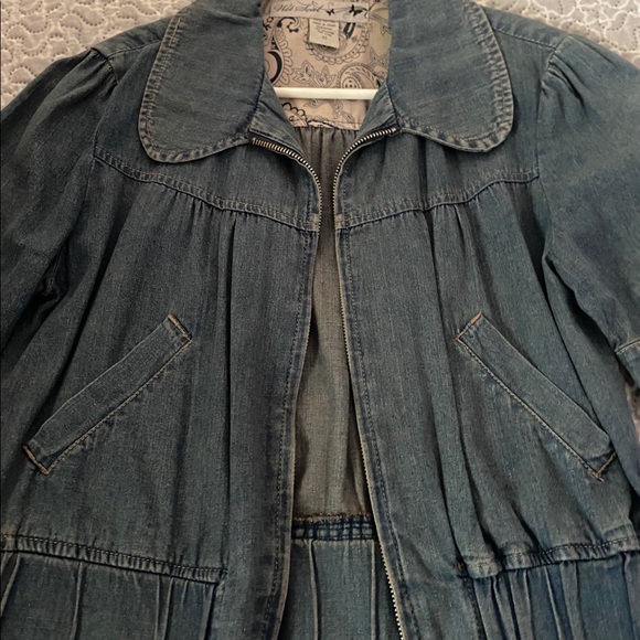Size medium Wet Seal Jean Jacket - Picture 1 of 6